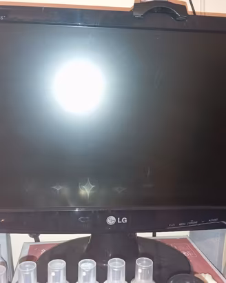 monitor LCD da 18,5 pollici.