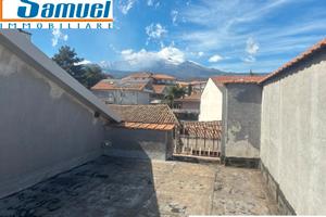 Giarre, casa indipendente con terrazzo e cortile