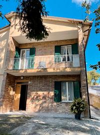 CASA UNIFAMILIARE composta da due appartamenti