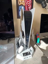 PS5 Digital Edition + Base di Ricarica