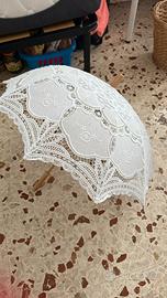 Ombrello parasole in pizzo bianco e legno