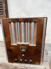 Radio a valvole vecchia