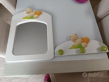 specchio e appendiabiti