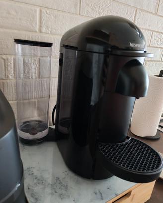 macchina caffè nespresso con capsule