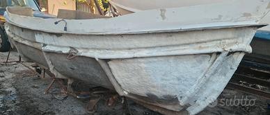 stampo  per realizzare un gozzo in vetroresina 