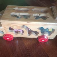 Autobus in legno  con animali mettiforma

