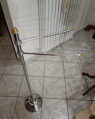 Porta Asciugamani robusto in acciaio