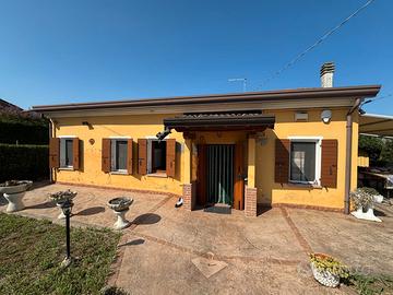 CAVARZERE: 126B: Casa singola con scoperto