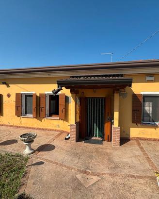 CAVARZERE: 126B: Casa singola con scoperto