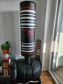 Sacco tira pugni