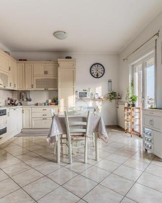 3 LOCALI A CERVETERI