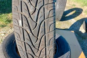 4 Gomme 235/65 R17 108V