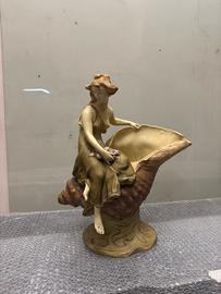 Statua Royal Dux in ceramica antica