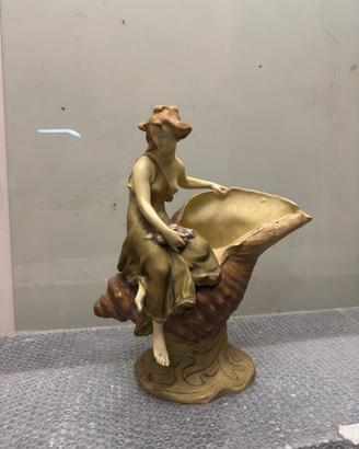 Statua Royal Dux in ceramica antica