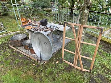 Oggetti antichi, ruatici, rurali stile aplino.