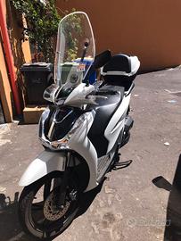 Honda SH 150 sport - scooter sport bianco 2022