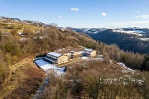 Attività / Licenza di 2000 m² con più di 5 locali 