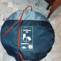 Tenda da campeggio e spiaggia