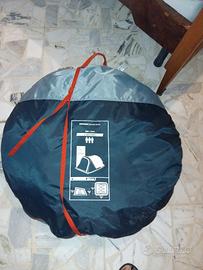 Tenda da campeggio e spiaggia