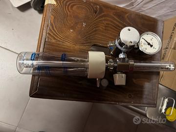 carrello per bombola ossigeno e regolatore di pres