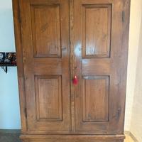 armadio in legno stile provenzale