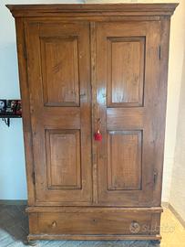 armadio in legno stile provenzale