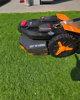 Robot tagliaerba