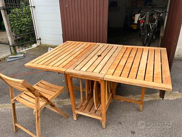 Tavolo pieghevole in legno per esterno