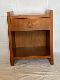 Comodino in legno
