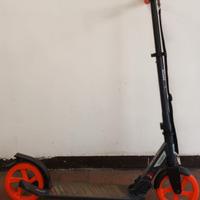 monopattino per ragazzi/adulti 