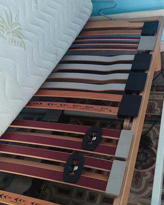 Letto, rete movibile elettrica e materasso. 