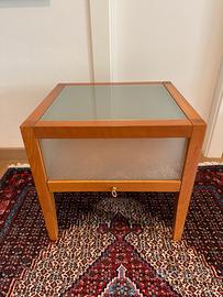 Comodino in legno e vetro