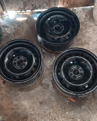 N.3 cerchi in ferro modello  fiat 16 attacco 4x98