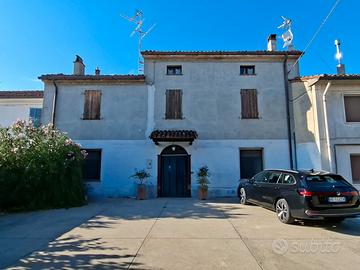 Casa unifamigliare con portico