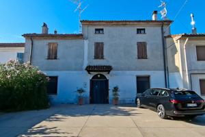 Casa unifamigliare con portico