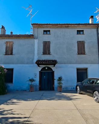 Casa unifamigliare con portico