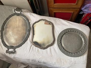 Set tre vassoi antichi di cui uno con specchio