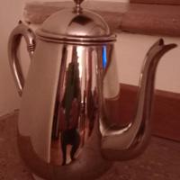 Antica caffettiera in metallo