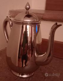 Antica caffettiera in metallo