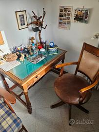 scrivania piemontese con sedia girevole