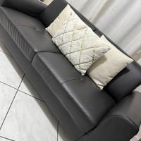 Divano in ecopelle nero