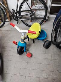 Triciclo con maniglia