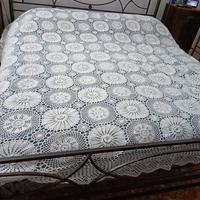 Copriletto all'uncinetto 