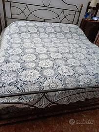 Copriletto all'uncinetto 
