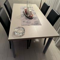 Tavolo Colombini più 4 sedie in ecopelle