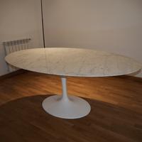 Tavolo in marmo (copia Saarinen)