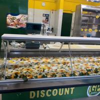 Attrezzatura per salumeria e vetrina refrigerata