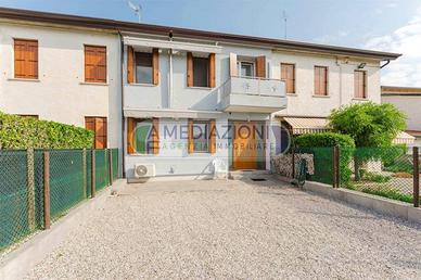 Casa indipendente di 140 m² con più di 5 locali e 