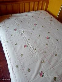 Copriletto Matrimoniale Ricamata a Mano (1990)