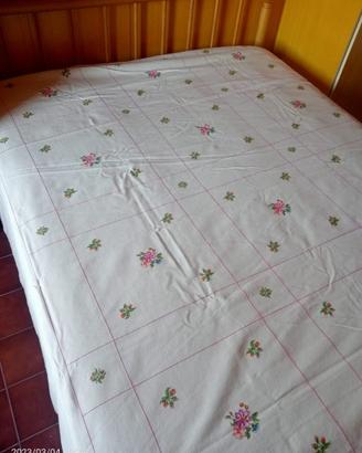 Copriletto Matrimoniale Ricamata a Mano (1990)
